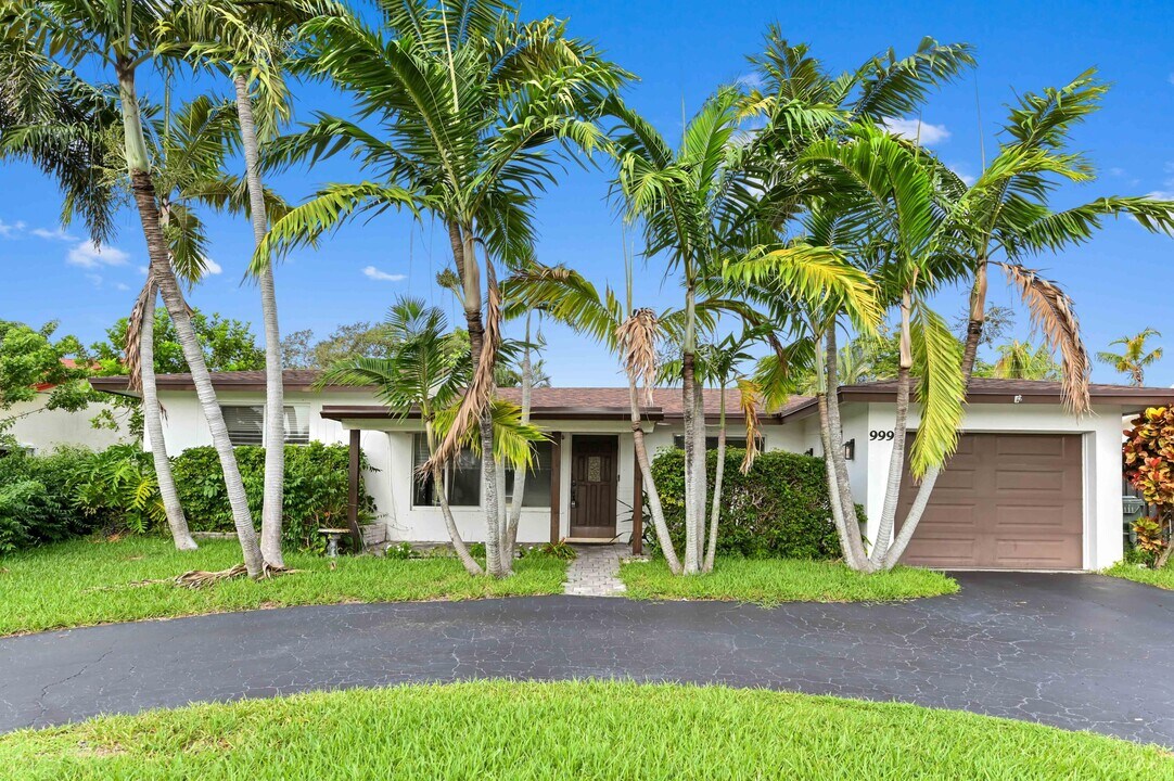 999 NW 3rd Ave in Boca Raton, FL - Building Photo