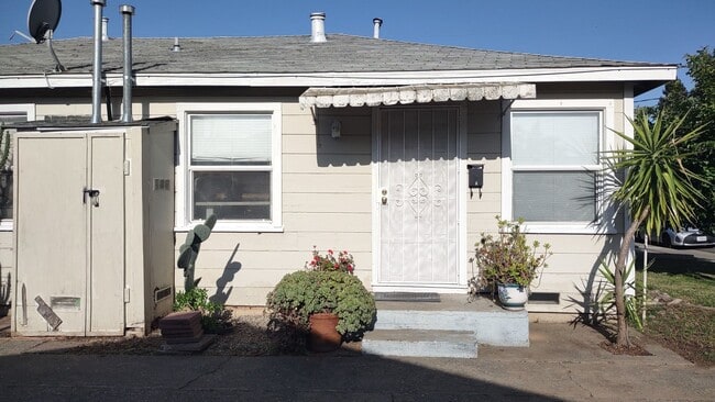 6838 18th Ave in Sacramento, CA - Building Photo - Building Photo