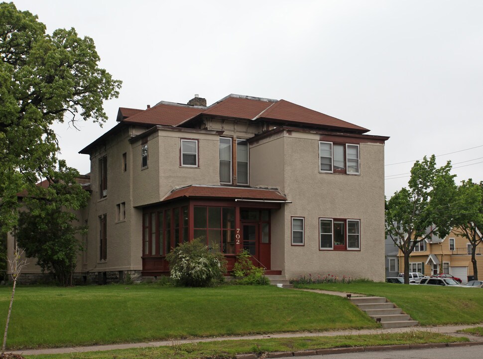 700-702 4th St SE in Minneapolis, MN - Building Photo