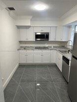 102 NE 122nd St in North Miami, FL - Building Photo