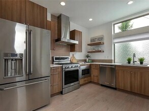 North Beacon Hill Townhouse in Seattle, WA - Foto de edificio - Building Photo