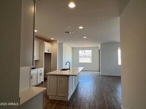 9844 E Satellite Dr in Mesa, AZ - Foto de edificio - Building Photo