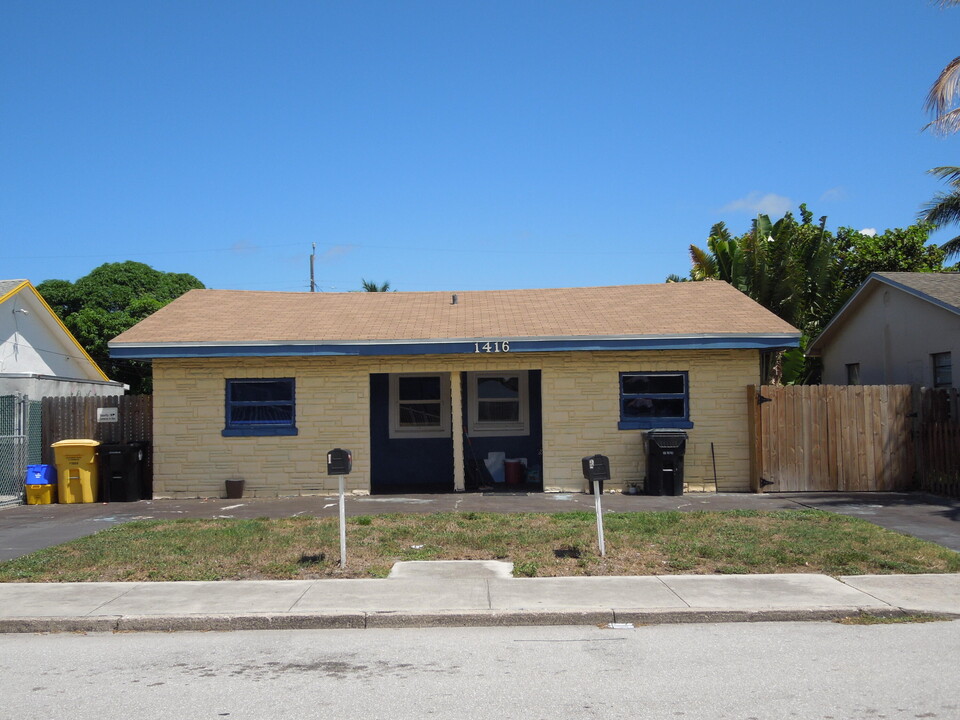 1416 S M St in Lake Worth, FL - Building Photo