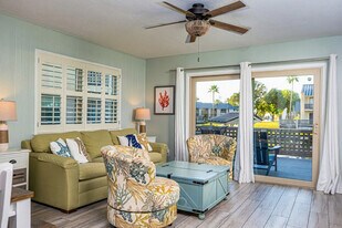 1902 Bayhouse Dr in Rockport, TX - Building Photo