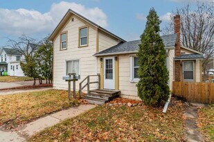 928 Water St in Eau Claire, WI - Building Photo