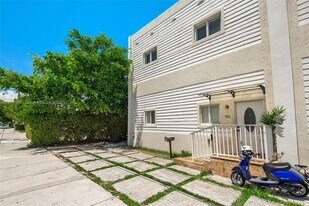 1013 SW 7th St in Miami, FL - Building Photo