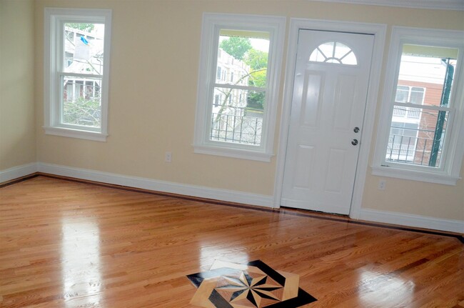 37 Edgar Ave, Unit 2 in Somerville, MA - Building Photo - Building Photo