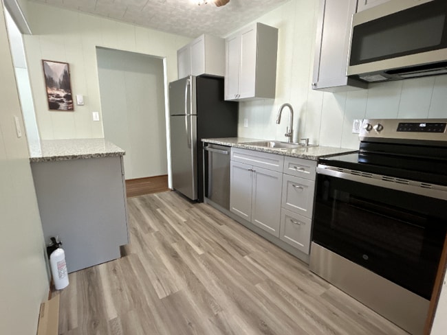 802 Placer Ct in Hawley, PA - Building Photo - Building Photo