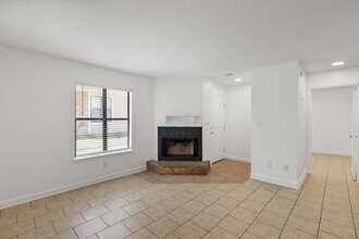 6346 W Fairfield Dr in Pensacola, FL - Building Photo - Building Photo