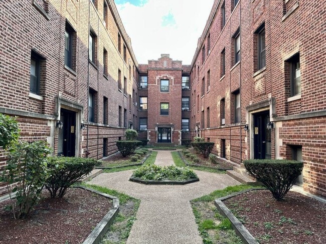 931 W Sunnyside in Chicago, IL - Building Photo - Building Photo