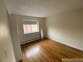 70 Gardner St, Unit 1 in Boston, MA - Building Photo - Building Photo