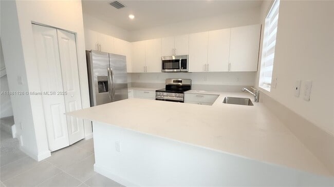 25350 SW 137th Ave in Homestead, FL - Building Photo - Building Photo