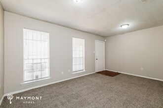 125 James Garfield Cir in Jackson, MS - Foto de edificio - Building Photo