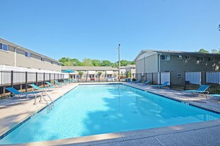 Sterling Villas Apartments in Lithonia, GA - Building Photo