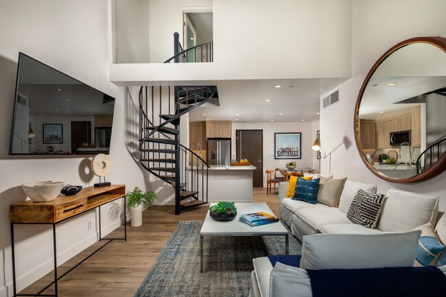Residences on Third Street Promenade in Santa Monica, CA - Foto de edificio - Building Photo