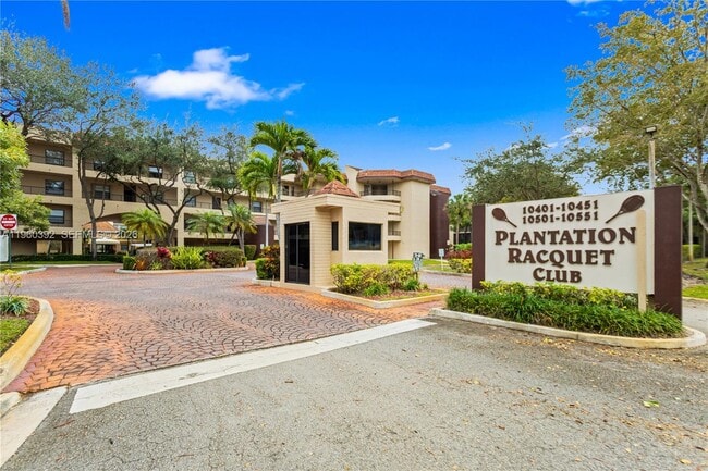 10401 W Broward Blvd in Plantation, FL - Building Photo - Building Photo