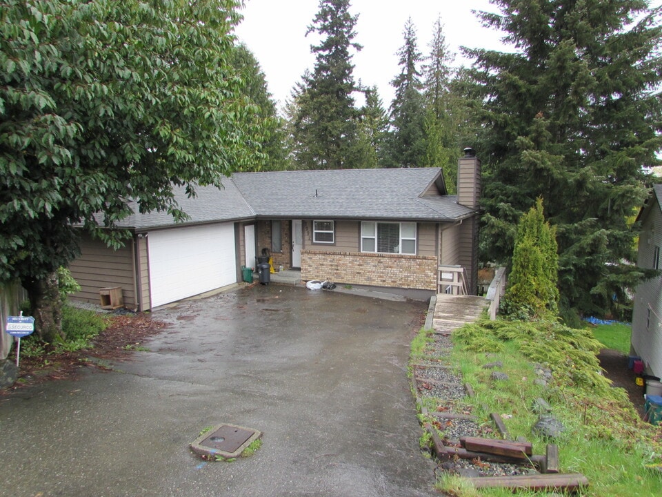 1992 Coal Tyee Trail in Nanaimo, BC - Building Photo