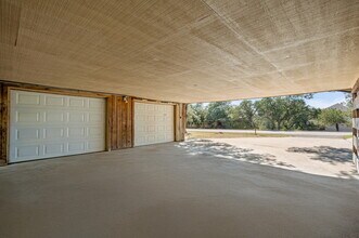 302 Venture Blvd S in Lago Vista, TX - Building Photo - Building Photo