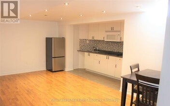 155 Johnswood Crescent in Vaughan, ON - Building Photo - Building Photo