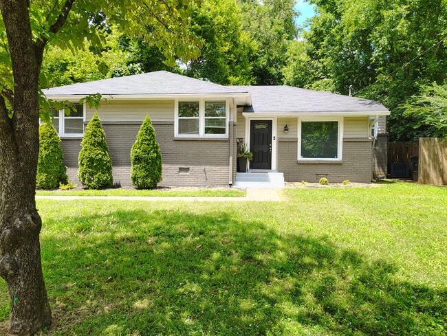 property at 3819 Inglewood Cir N