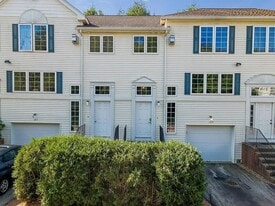 195 Captain Eames Cir in Ashland, MA - Building Photo