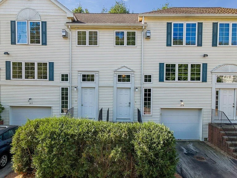 195 Captain Eames Cir in Ashland, MA - Building Photo