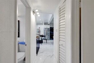 11040 SW 52nd Dr in Miami, FL - Building Photo - Building Photo