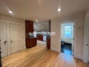 52 White St, Unit 3A in Somerville, MA - Building Photo - Building Photo