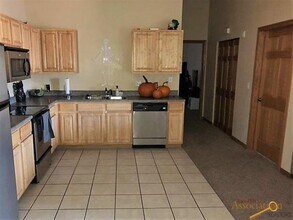 1626 Evergreen Dr, Unit 10 in Rapid City, SD - Building Photo - Building Photo