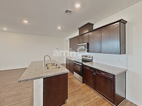 6128 Wild Lilac Ct in Las Vegas, NV - Building Photo - Building Photo