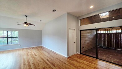 12710 Meadway Ct in Houston, TX - Foto de edificio - Building Photo