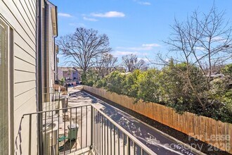 334 Simeon Dr, Unit 1104 in Charlotte, NC - Foto de edificio - Building Photo