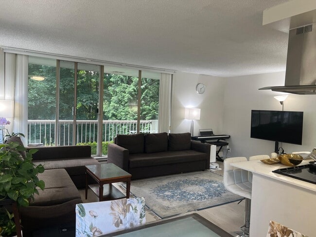 property at 2020 Fullerton Ave