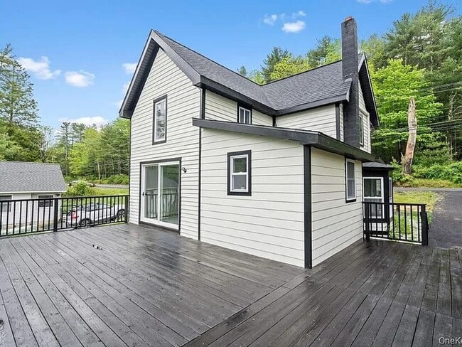 43 Highland Lake Rd in Eldred, NY - Building Photo - Building Photo