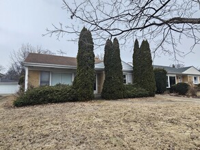 213 Thelin Ct in Wilmette, IL - Foto de edificio - Building Photo