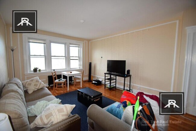 2003 Commonwealth Ave in Boston, MA - Building Photo - Building Photo