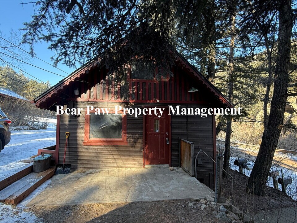 32074 Upper Bear Creek Rd-Unit -B in Evergreen, CO - Foto de edificio