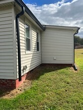 325 Pethel Rd in China Grove, NC - Foto de edificio - Building Photo