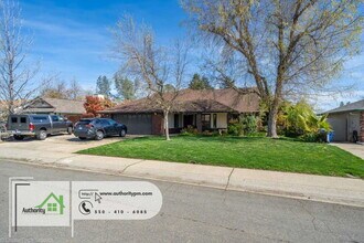 2832 Howard Dr in Redding, CA - Foto de edificio - Building Photo
