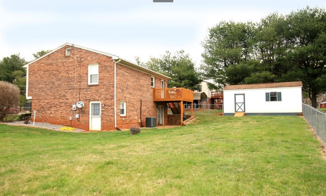 201 Rolling Ridge Dr in Forest, VA - Building Photo - Building Photo