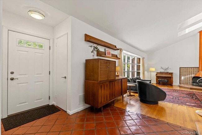 18 Harvard Ln in Hastings On Hudson, NY - Building Photo - Building Photo