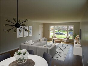 3006 Warrensville Center Rd-Unit -UP in Shaker Heights, OH - Foto de edificio - Building Photo