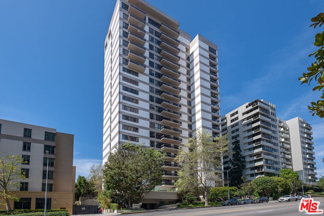 10445 Wilshire Blvd in Los Angeles, CA - Building Photo - Building Photo