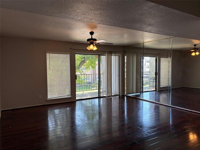 2822 S Bartell Dr in Houston, TX - Building Photo - Building Photo