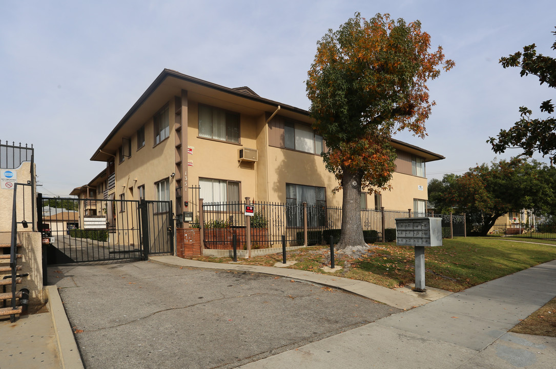 1351 E Harvard St in Glendale, CA - Building Photo