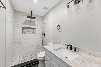 3411 Greenwood Dr in Sugar Land, TX - Building Photo - Building Photo