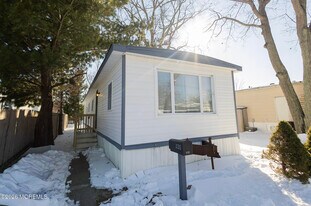 335 Adams St in Eatontown, NJ - Building Photo