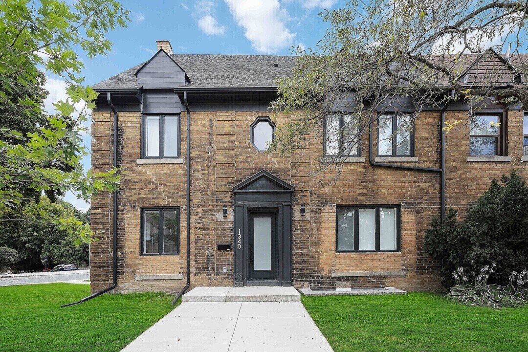 1340 Avenue Rd in Toronto, ON - Building Photo