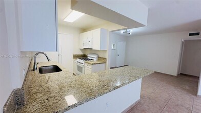 6900 N Kendall Dr in Pinecrest, FL - Building Photo - Building Photo