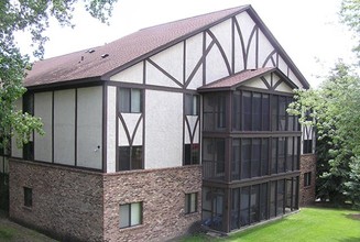 Valley Creek West in Golden Valley, MN - Foto de edificio - Building Photo
